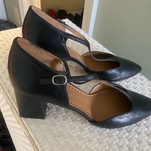 Black dress shoes. Only worn once, bought from DSW.